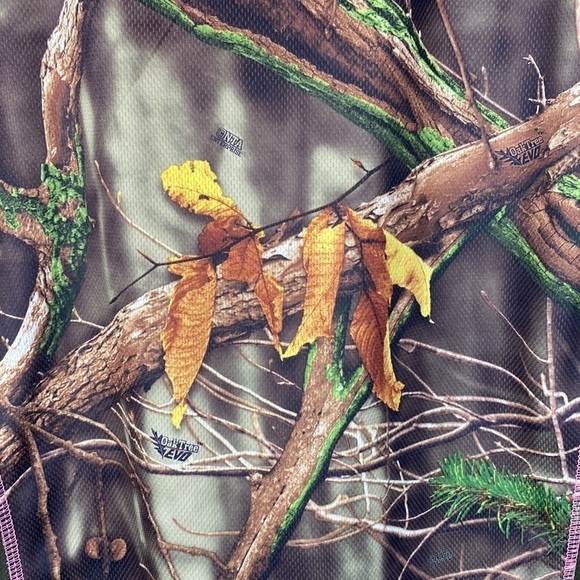 Woman’s Huntworth Long-Sleeve Camouflage w/ Pink Trim Shirt - Size Medium - Picture 6 of 6